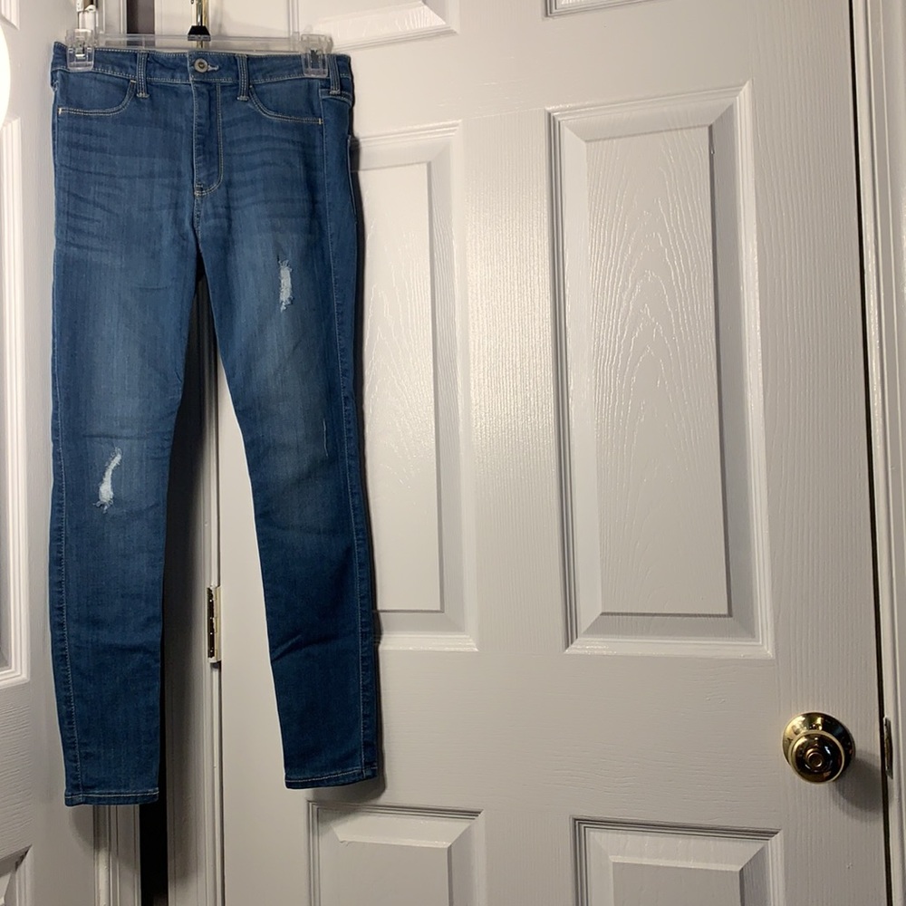 Hollister, high rise, jegging, length 28, waist 26 Open to offers and trade!